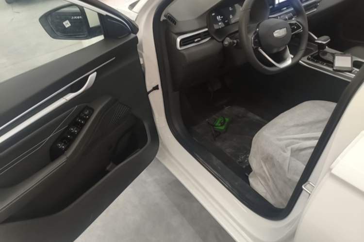 Used Geely Auto Emgrand 2026 Model 4th Generation 4 Millionth Anniversary Edition 1.5L CVT Overdrive Edition Driver Seat