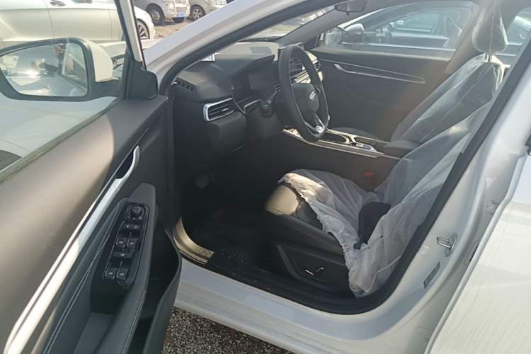 Used Geely Auto Emgrand 2026 Model 4th Generation 4 Millionth Anniversary Edition 1.5L CVT Feiyue Edition Driver Seat