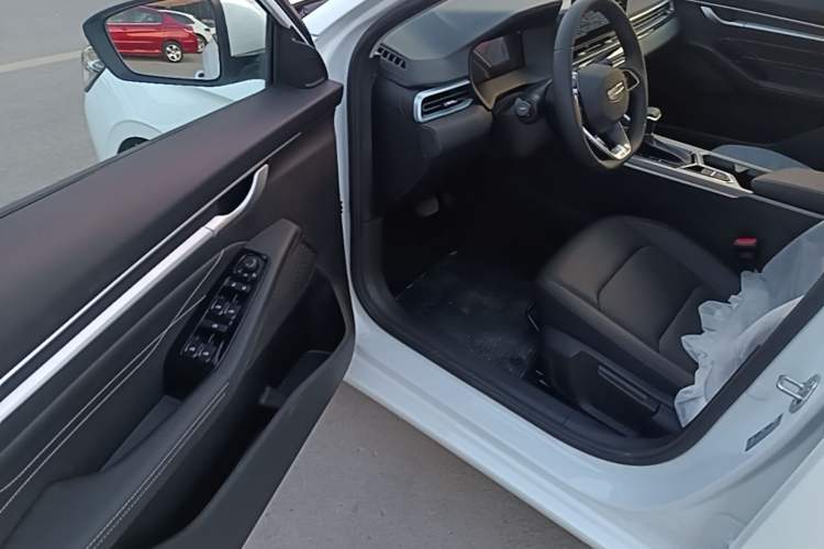 Used Geely Auto Emgrand 2026 Model 4th Generation 4 Millionth Anniversary Edition 1.5L CVT Overdrive Edition Driver Seat