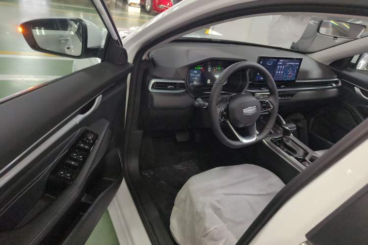 Used Geely Auto Emgrand 2026 Model 4th Generation 4 Millionth Anniversary Edition 1.5L CVT Feiyue Edition Driver Seat