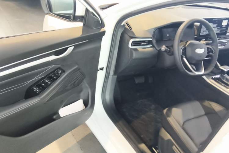 Used Geely Auto Emgrand 2026 Model 4th Generation 4 Millionth Anniversary Edition 1.5L CVT Overdrive Edition Driver Seat