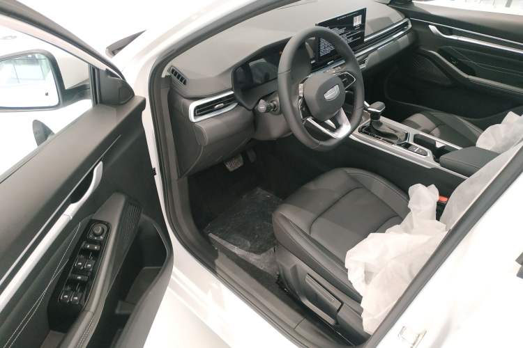 Used Geely Auto Emgrand 2026 Model 4th Generation 4 Millionth Anniversary Edition 1.5L CVT Overdrive Edition Driver Seat