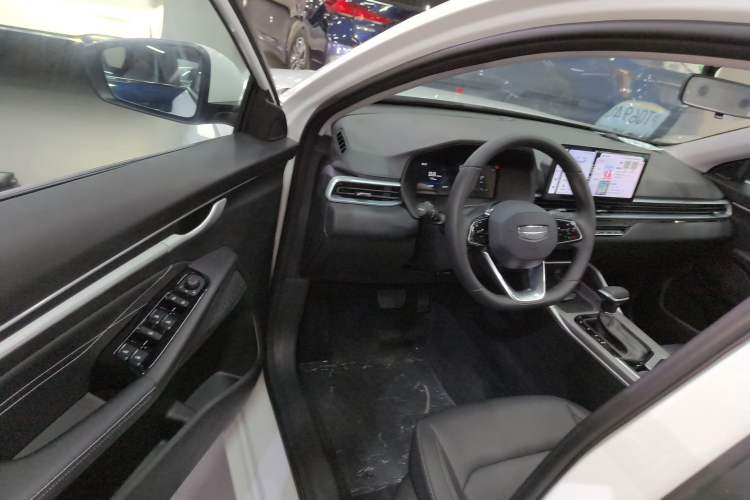 Used Geely Auto Emgrand 2026 Model 4th Generation 4 Millionth Anniversary Edition 1.5L CVT Overdrive Edition Driver Seat
