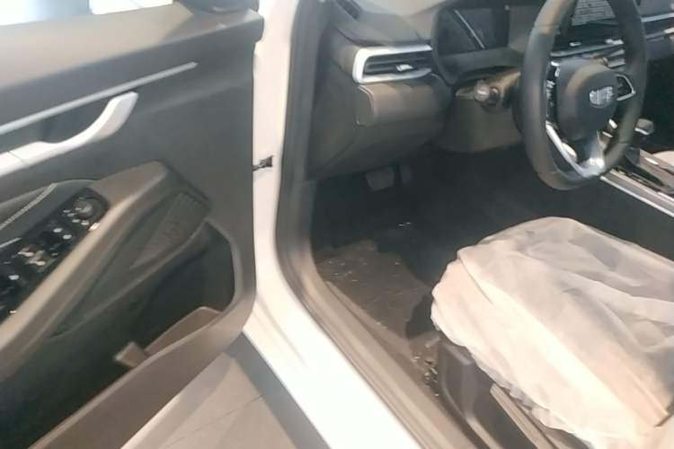 Used Geely Auto Emgrand 2026 Model 4th Generation 4 Millionth Anniversary Edition 1.5L CVT Overdrive Edition Driver Seat