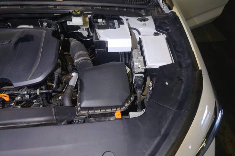 Used Geely Auto Emgrand 2026 Model 5th Generation 1.5T DCT Flagship Edition Engine Bay Left