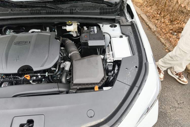 Used Geely Auto Emgrand 2026 Model 5th Generation 1.5T DCT Prestige Edition Engine Bay Left