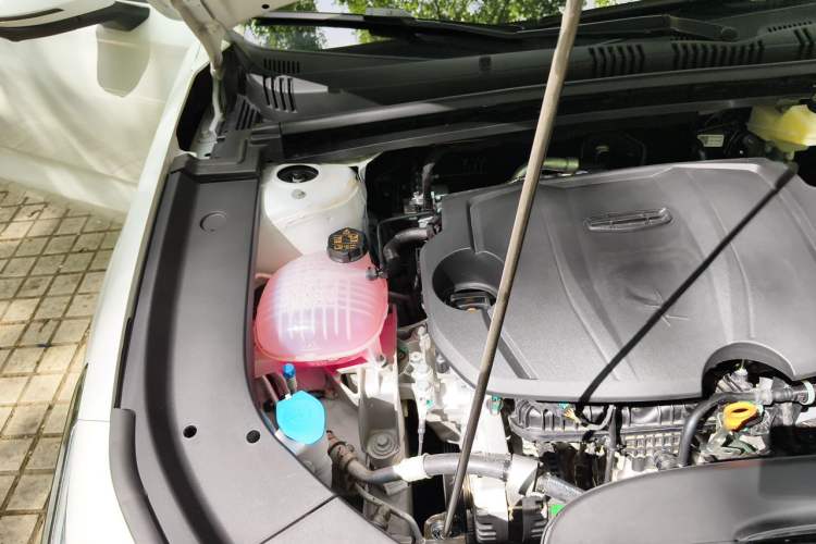 Used Geely Auto Emgrand 2026 Model 5th Generation 1.5T DCT Prestige Edition Engine Bay Right