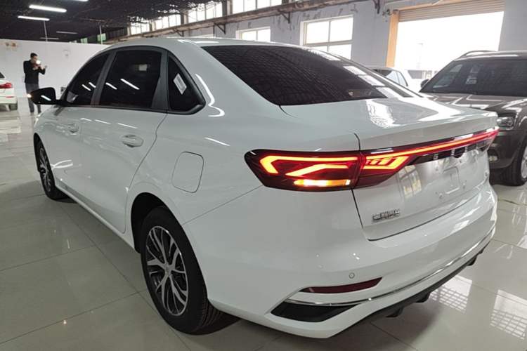 Used Geely Auto Emgrand 2026 Model 4th Generation 4 Millionth Anniversary Edition 1.5L CVT Overdrive Edition Exterior 2