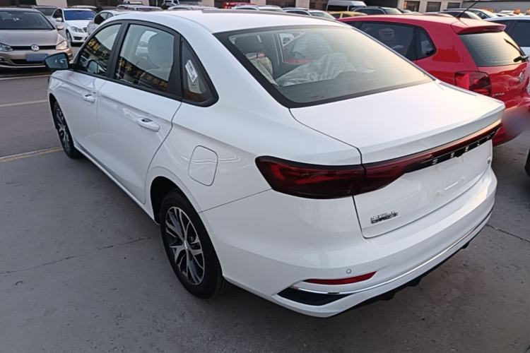 Used Geely Auto Emgrand 2026 Model 4th Generation 4 Millionth Anniversary Edition 1.5L CVT Overdrive Edition Exterior 2