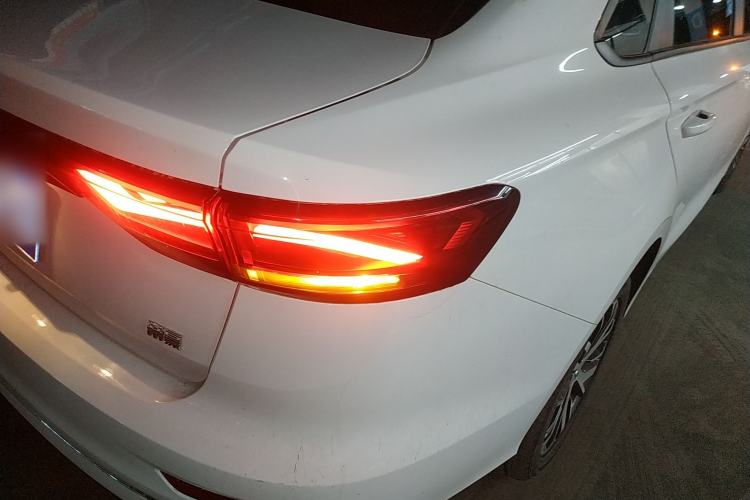 Used Geely Auto Emgrand 2026 Model 4th Generation 4 Millionth Anniversary Edition 1.5L CVT Overdrive Edition Exterior 3