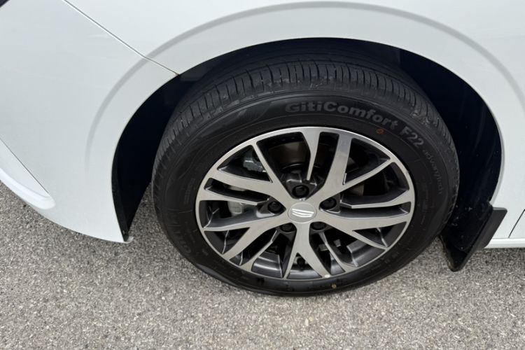 Used Geely Auto Emgrand 2026 Model 4th Generation 4 Millionth Anniversary Model 1.5L CVT Starry Edition Exterior 3