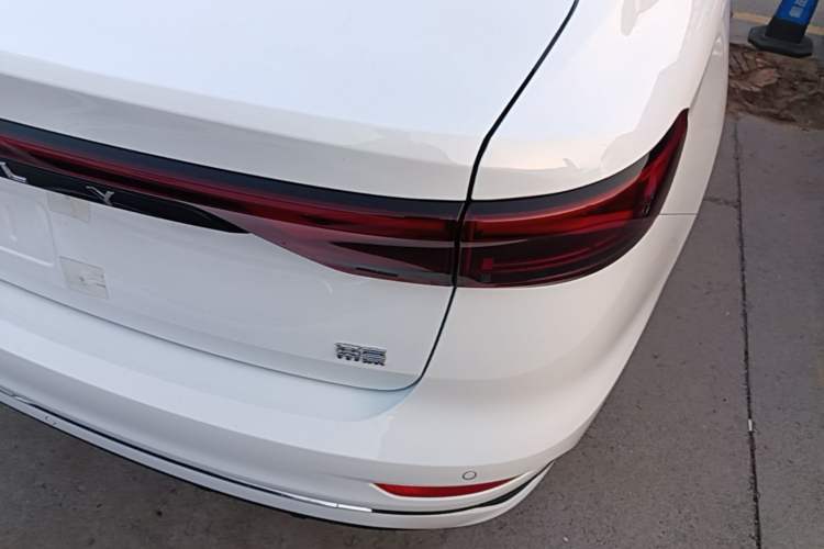 Used Geely Auto Emgrand 2026 Model 4th Generation 4 Millionth Anniversary Edition 1.5L CVT Overdrive Edition Exterior 3