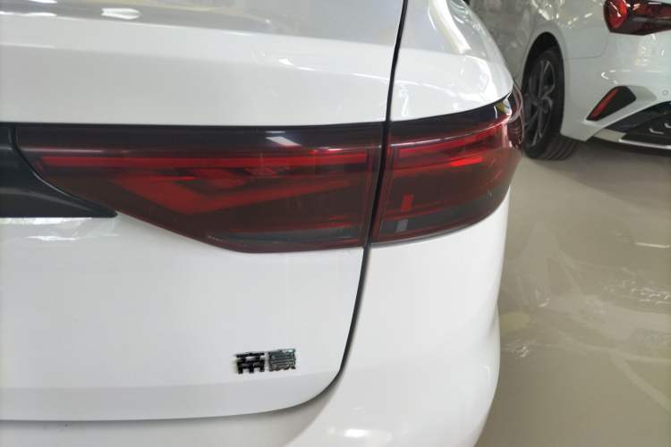 Used Geely Auto Emgrand 2026 Model 4th Generation 4 Millionth Anniversary Edition 1.5L Manual Overdrive Edition Exterior 3