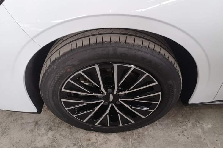 Used Geely Auto Emgrand 2026 Model 5th Generation 1.5T DCT Prestige Edition Exterior 4