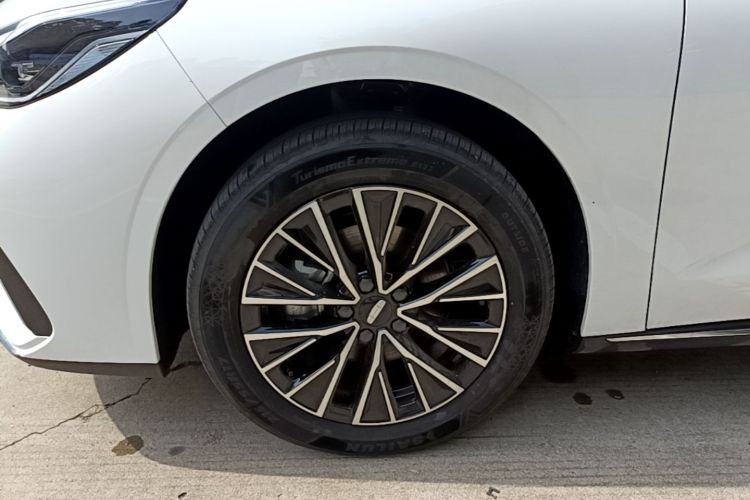 Used Geely Auto Emgrand 2026 Model 5th Generation 1.5T DCT Prestige Edition Exterior 4