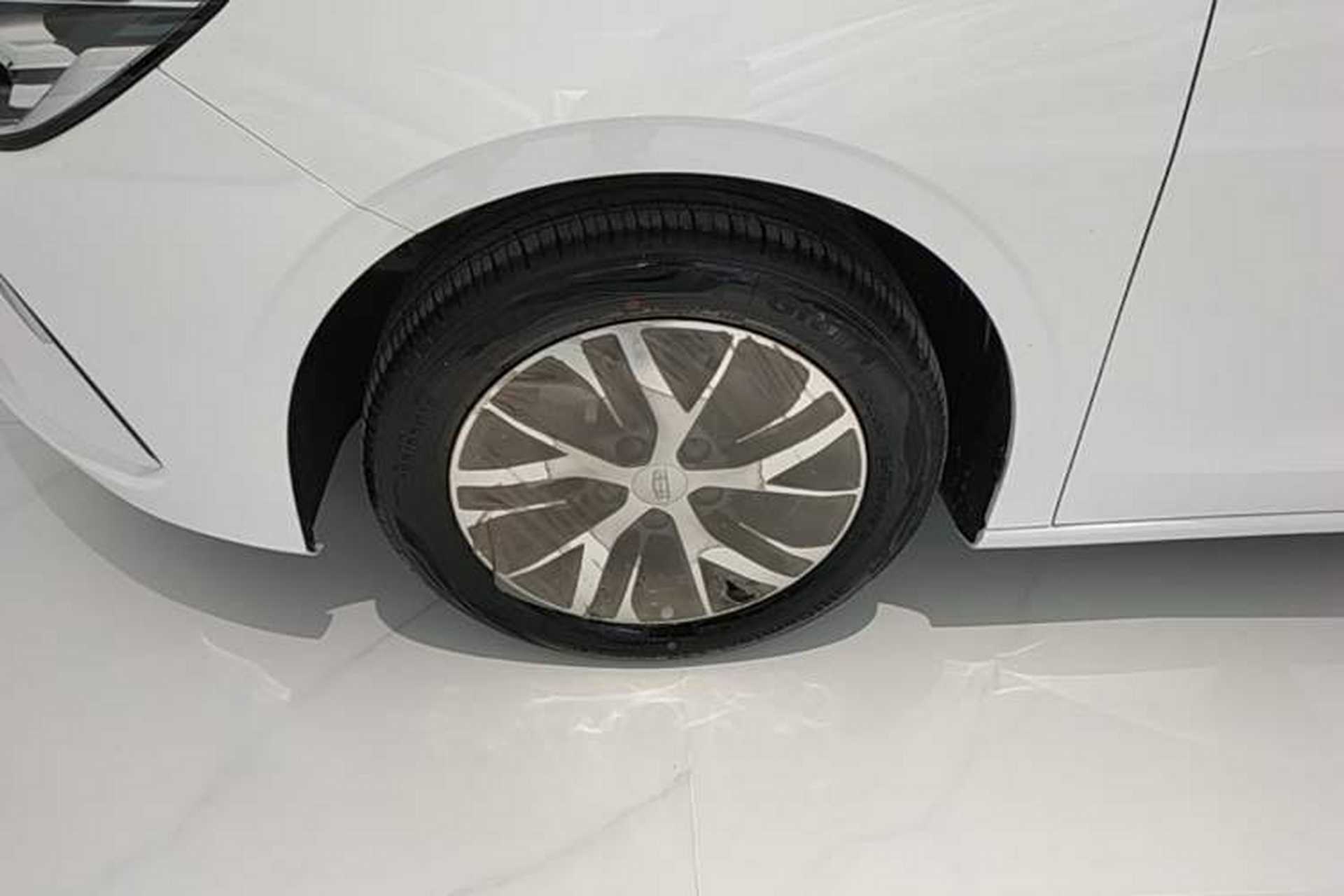 Used Geely Auto Emgrand 2026 Model 4th Generation 4 Millionth Anniversary Edition 1.5L CVT Overdrive Edition Exterior 4