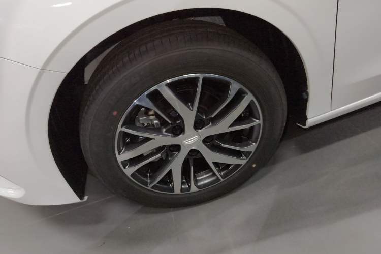 Used Geely Auto Emgrand 2026 Model 4th Generation 4 Millionth Anniversary Edition 1.5L CVT Overdrive Edition Exterior 4