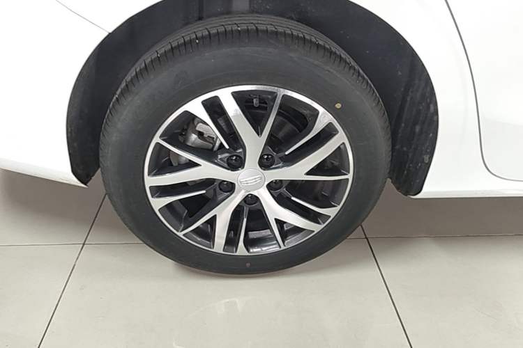 Used Geely Auto Emgrand 2026 Model 4th Generation 4 Millionth Anniversary Edition 1.5L CVT Overdrive Edition Exterior 5