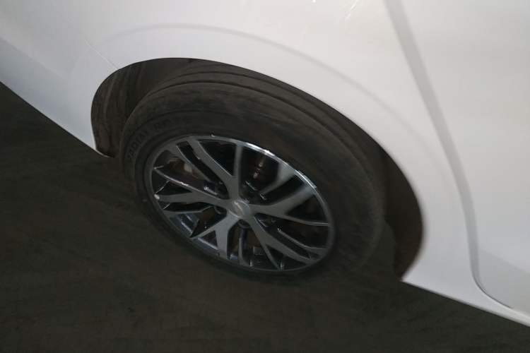 Used Geely Auto Emgrand 2026 Model 4th Generation 4 Millionth Anniversary Edition 1.5L CVT Overdrive Edition Exterior 5