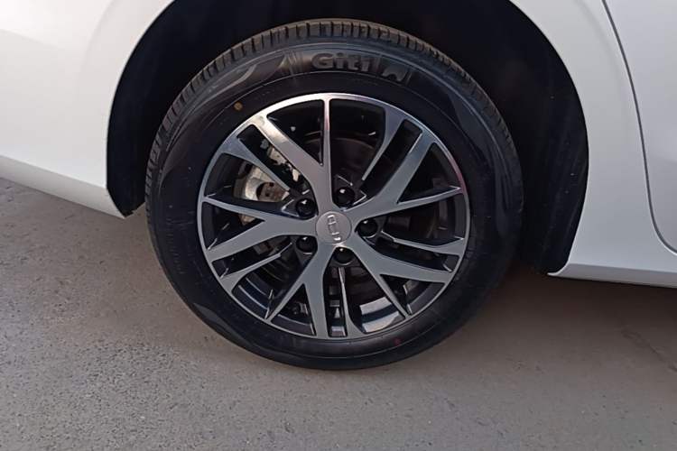 Used Geely Auto Emgrand 2026 Model 4th Generation 4 Millionth Anniversary Edition 1.5L CVT Overdrive Edition Exterior 5