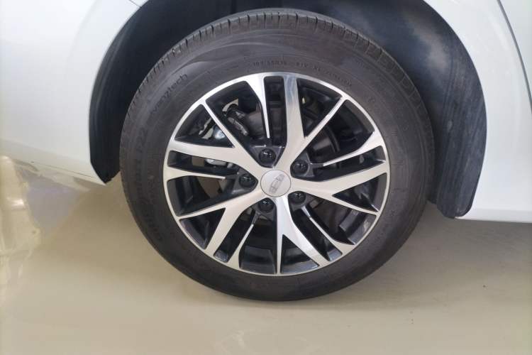 Used Geely Auto Emgrand 2026 Model 4th Generation 4 Millionth Anniversary Edition 1.5L Manual Overdrive Edition Exterior 5