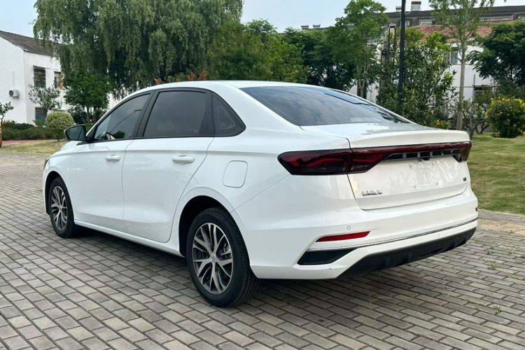 Used Geely Auto Emgrand 2026 Model 4th Generation 4 Millionth Anniversary Edition 1.5L CVT Overdrive Edition Exterior 9