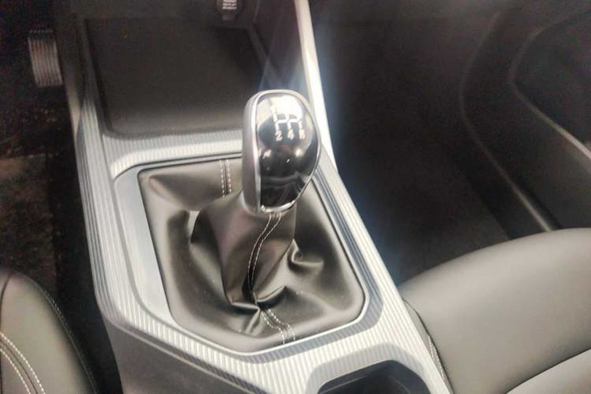 Used Geely Auto Emgrand 2026 Model 4th Generation 4 Millionth Anniversary Edition 1.5L Manual Overdrive Edition Gear Lever