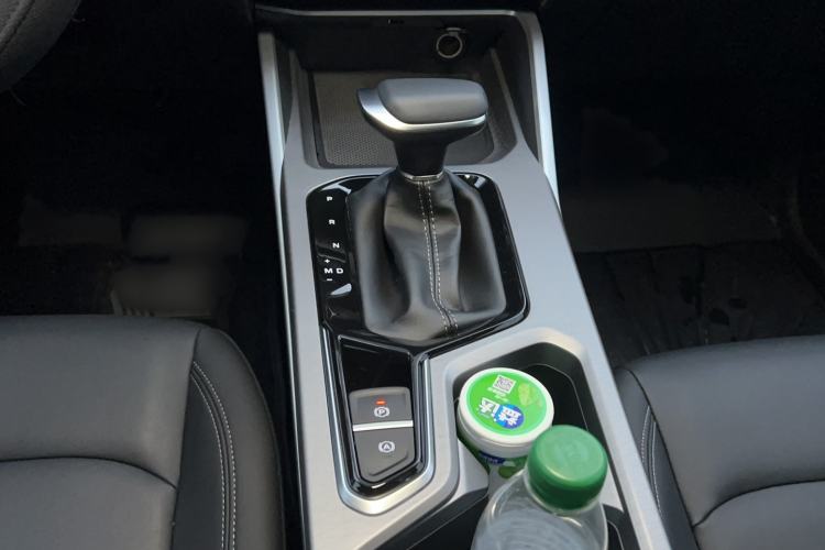 Used Geely Auto Emgrand 2026 Model 4th Generation 4 Millionth Anniversary Edition 1.5L CVT Overdrive Edition Gear Lever