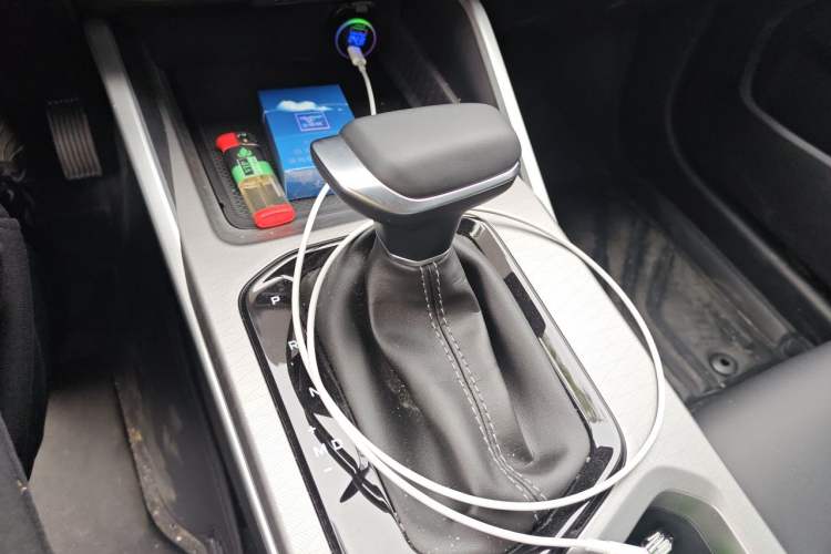 Used Geely Auto Emgrand 2026 Model 4th Generation 4 Millionth Anniversary Edition 1.5L CVT Overdrive Edition Gear Lever