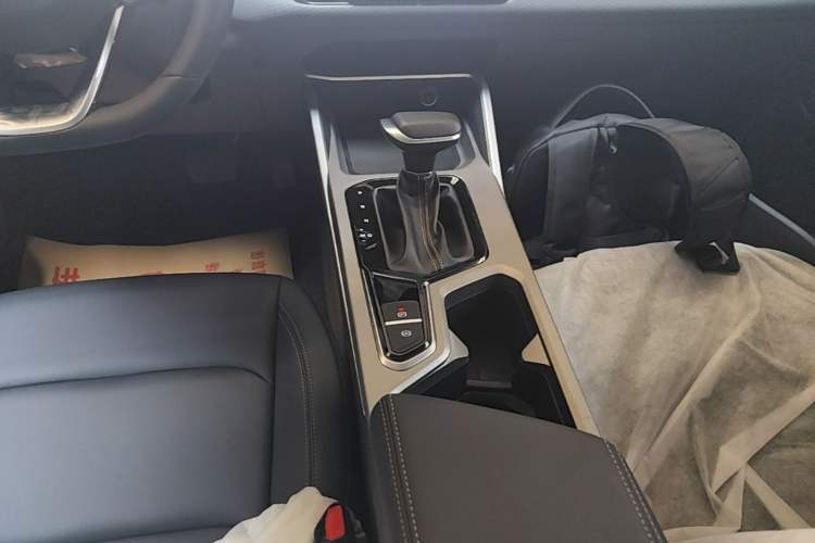Used Geely Auto Emgrand 2026 Model 4th Generation 4 Millionth Anniversary Edition 1.5L CVT Overdrive Edition Gear Lever