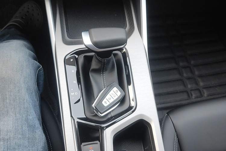 Used Geely Auto Emgrand 2026 Model 4th Generation 4 Millionth Anniversary Edition 1.5L CVT Overdrive Edition Gear Lever