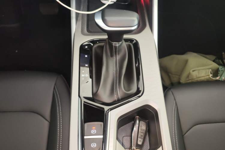 Used Geely Auto Emgrand 2026 Model 4th Generation 4 Millionth Anniversary Edition 1.5L CVT Feiyue Edition Gear Lever