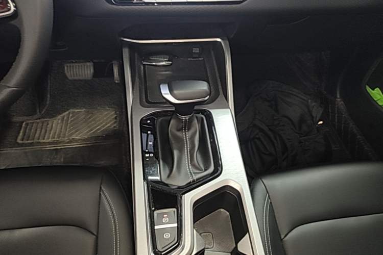 Used Geely Auto Emgrand 2026 Model 4th Generation 4 Millionth Anniversary Edition 1.5L CVT Overdrive Edition Gear Lever
