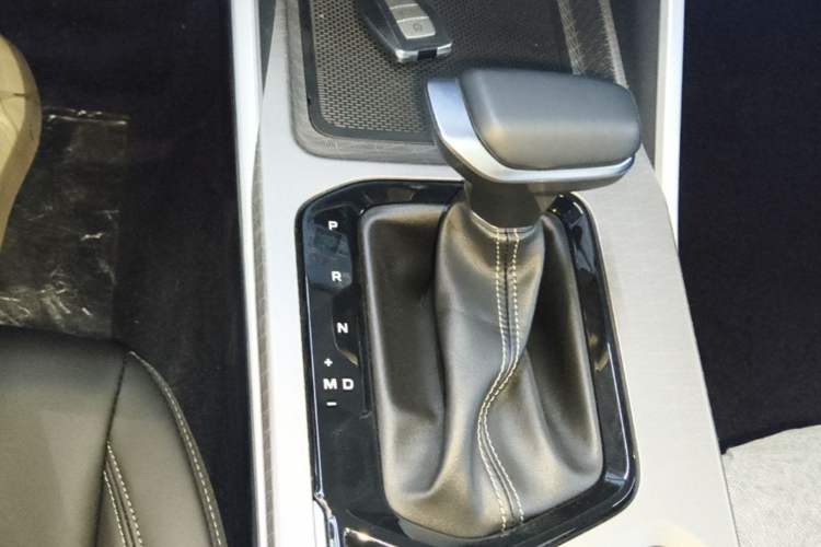 Used Geely Auto Emgrand 2026 Model 4th Generation 4 Millionth Anniversary Edition 1.5L CVT Overdrive Edition Gear Lever