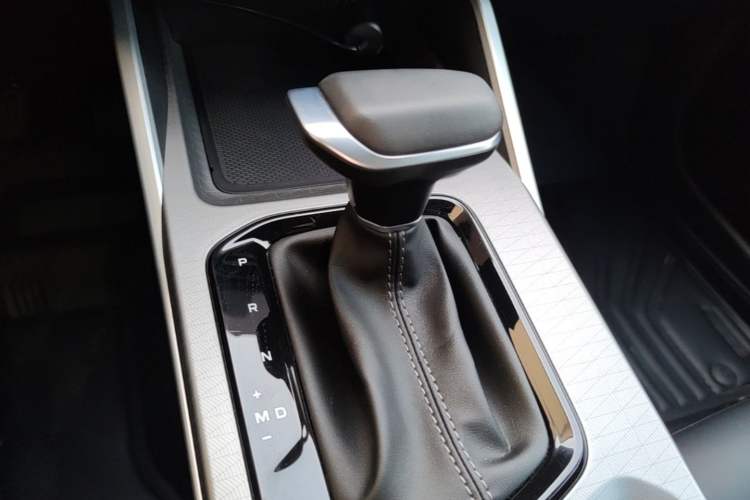 Used Geely Auto Emgrand 2026 Model 4th Generation 4 Millionth Anniversary Edition 1.5L CVT Feiyue Edition Gear Lever