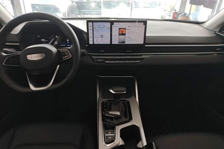 Used Geely Auto Emgrand 2026 Model 4th Generation 4 Millionth Anniversary Edition 1.5L CVT Overdrive Edition Gear Lever