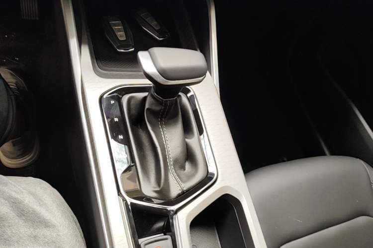 Used Geely Auto Emgrand 2026 Model 4th Generation 4 Millionth Anniversary Edition 1.5L CVT Overdrive Edition Gear Lever