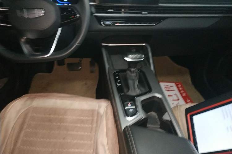 Used Geely Auto Emgrand 2026 Model 4th Generation 4 Millionth Anniversary Edition 1.5L CVT Overdrive Edition Gear Lever