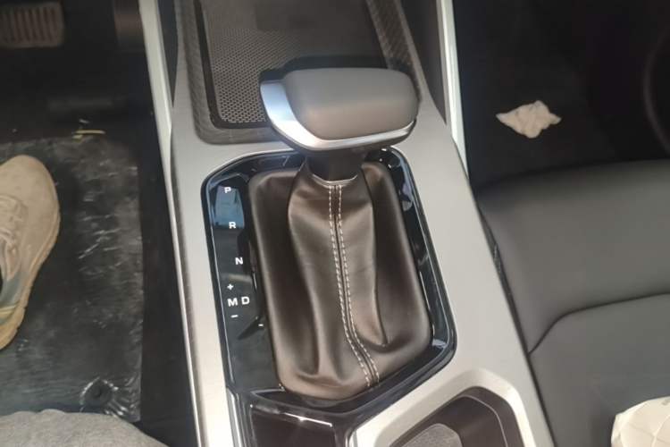 Used Geely Auto Emgrand 2026 Model 4th Generation 4 Millionth Anniversary Edition 1.5L CVT Overdrive Edition Gear Lever