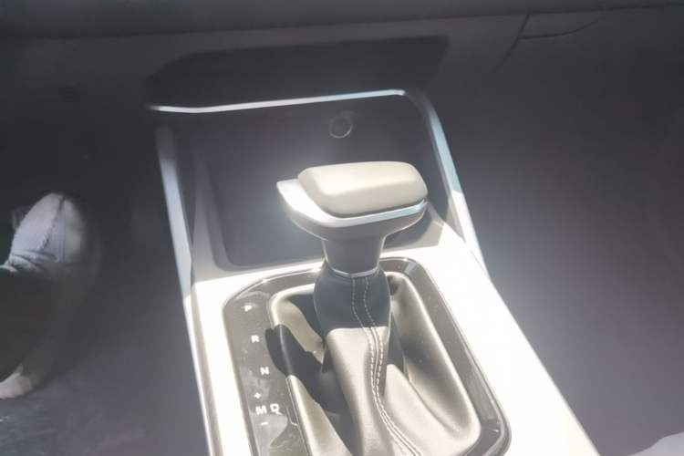 Used Geely Auto Emgrand 2026 Model 4th Generation 4 Millionth Anniversary Edition 1.5L CVT Overdrive Edition Gear Lever