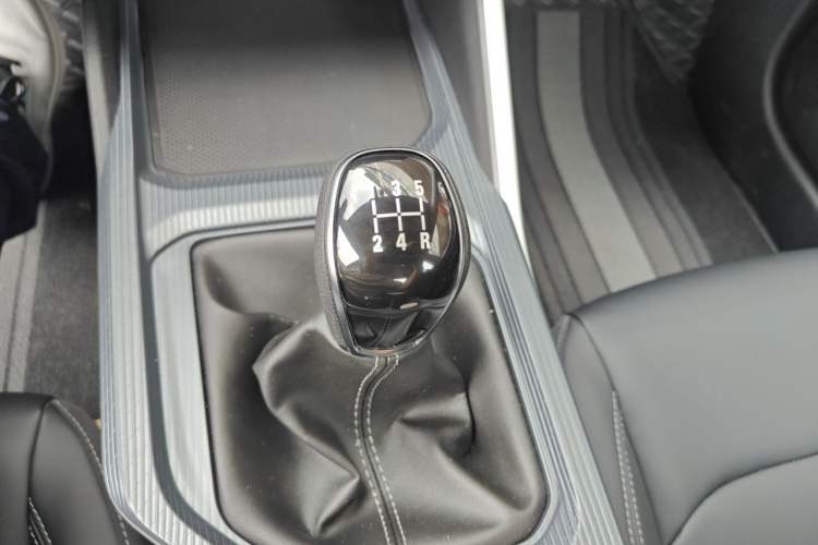 Used Geely Auto Emgrand 2026 Model 4th Generation 4 Millionth Anniversary Edition 1.5L Manual Overdrive Edition Gear Lever