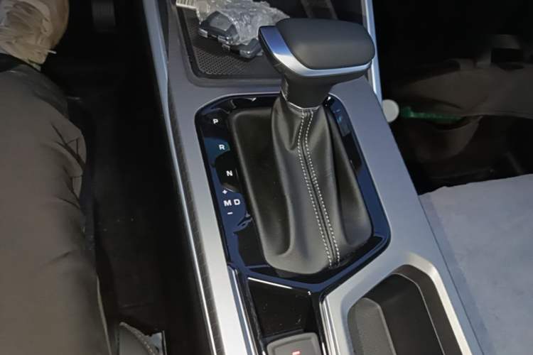 Used Geely Auto Emgrand 2026 Model 4th Generation 4 Millionth Anniversary Edition 1.5L CVT Overdrive Edition Gear Lever