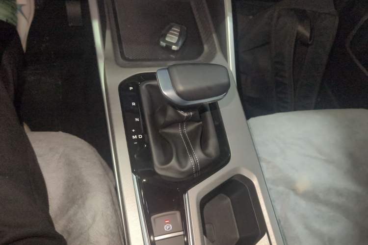 Used Geely Auto Emgrand 2026 Model 4th Generation 4 Millionth Anniversary Edition 1.5L CVT Feiyue Edition Gear Lever