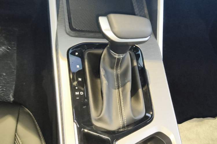 Used Geely Auto Emgrand 2026 Model 4th Generation 4 Millionth Anniversary Edition 1.5L CVT Overdrive Edition Gear Lever
