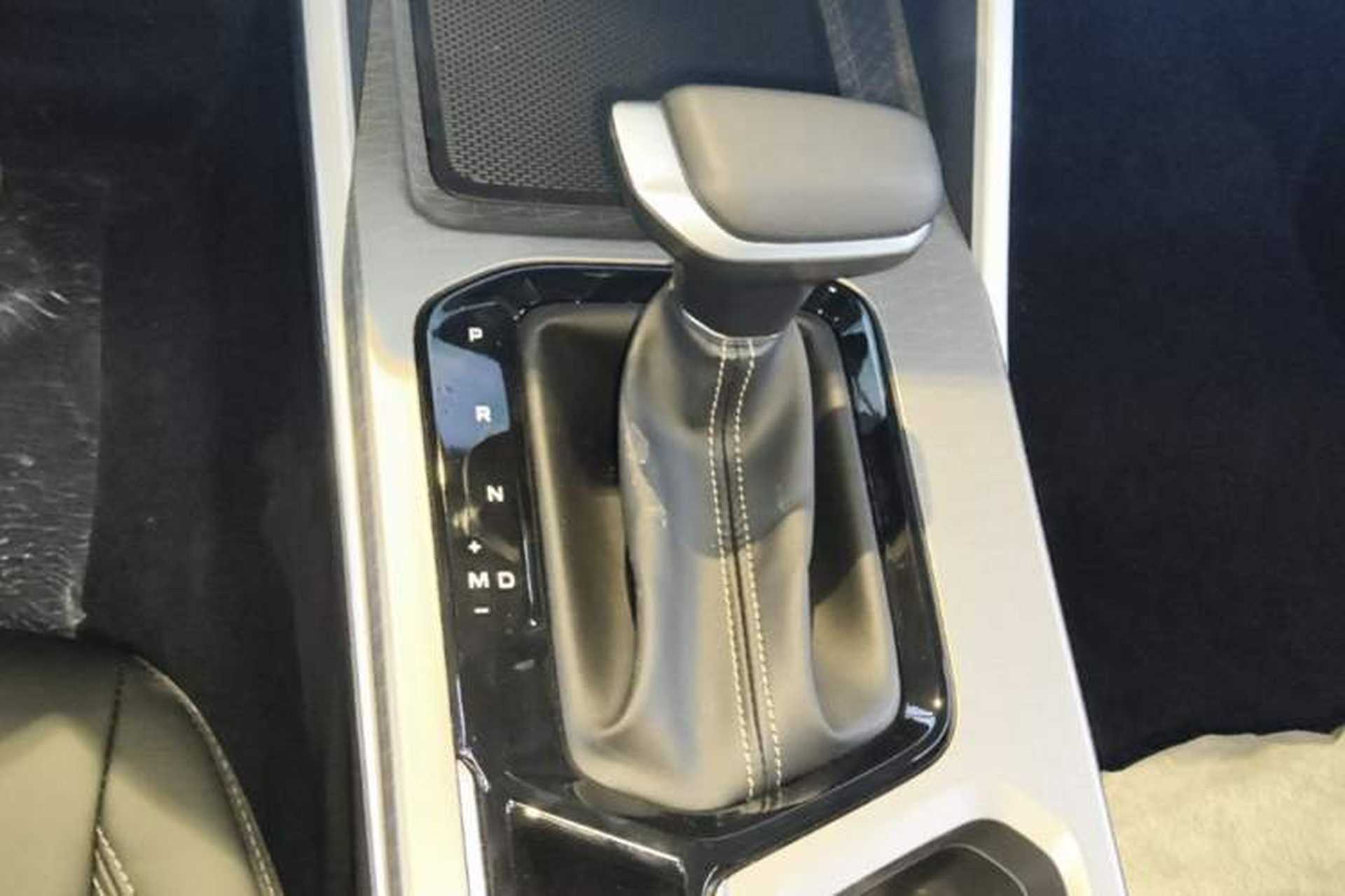Used Geely Auto Emgrand 2026 Model 4th Generation 4 Millionth Anniversary Edition 1.5L CVT Overdrive Edition Gear Lever