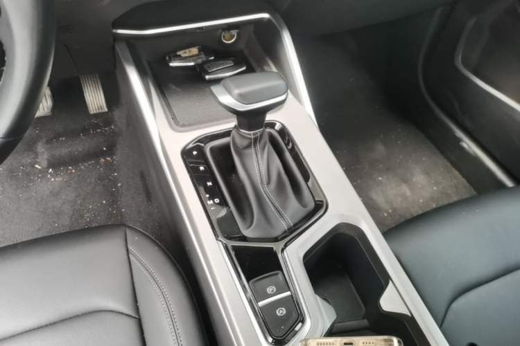 Used Geely Auto Emgrand 2026 Model 4th Generation 4 Millionth Anniversary Edition 1.5L CVT Feiyue Edition Gear Lever