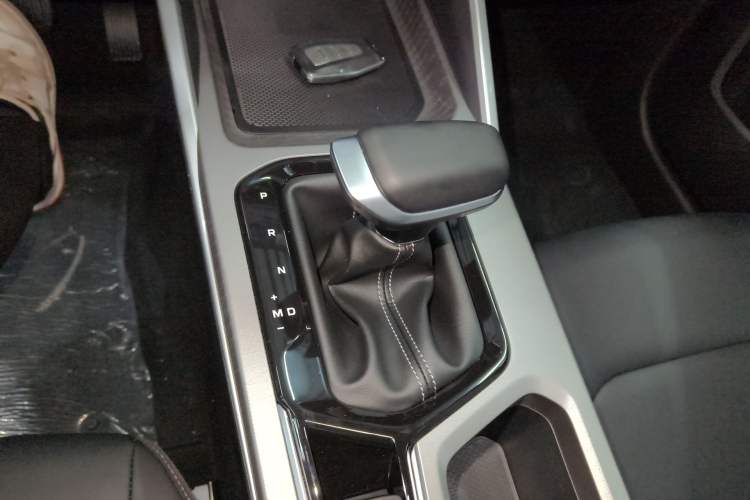Used Geely Auto Emgrand 2026 Model 4th Generation 4 Millionth Anniversary Edition 1.5L CVT Overdrive Edition Gear Lever