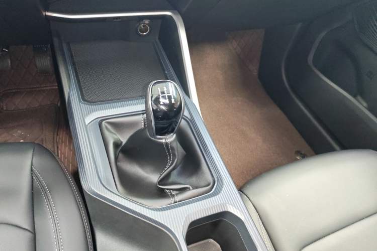 Used Geely Auto Emgrand 2026 Model 4th Generation 4 Millionth Anniversary Edition 1.5L Manual Overdrive Edition Gear Lever