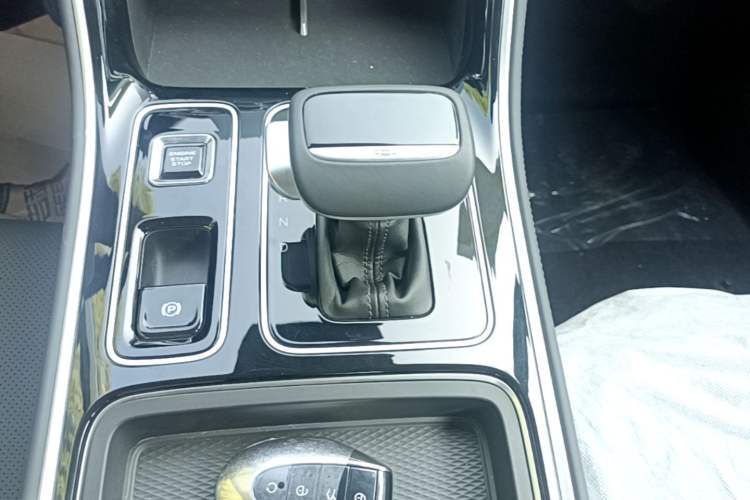 Used Geely Auto Emgrand 2026 Model 5th Generation 1.5L CVT Luxury Edition Gear Lever