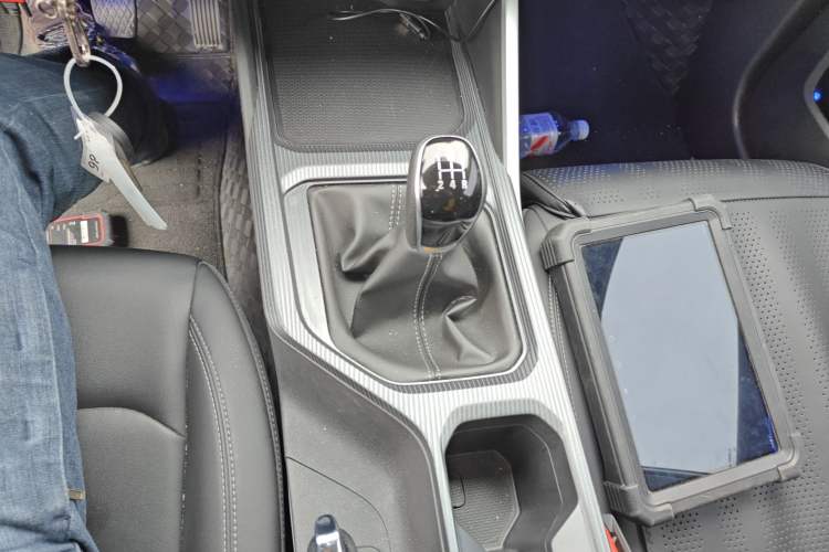 Used Geely Auto Emgrand 2026 Model 4th Generation 4 Millionth Anniversary Edition 1.5L Manual Overdrive Edition Gear Lever